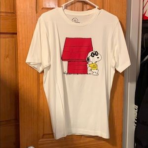 Kaws Uniqlo snoopy shirt